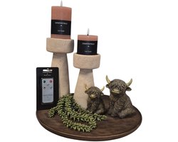 Woongeluk4you Woondecoratie set schotse hooglander - Landelijk & sobers - Houten plateau, LED Kaarsen & Kandelaars - Woonaccessoires salontafel - Cadeau