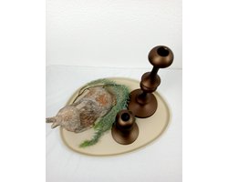 Woonyard Decoratieset - Schotse Hooglander met Light & Living Kandelaren op Zandkleurig Dienblad-Landelijke Woondecoratie - Bruin Brons