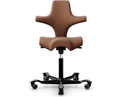Zadelstoel HAG Capisco 8106 - Stof Cognac 33004 - Frame Zwart - Gaslift 265 mm Hoog - Rubber wielen