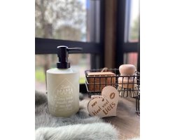 Zeeppompje Lieve mama Jouw liefde maakt van ons huis een thuis -moederdag cadeautje warm groen / inclusief houten hartje Veel Liefs / handverzorging / cadeau / woonaccesoires / keukenaccesoires