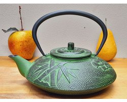 Zeer mooie gietijzeren theepot kleur groen 1.2 L van het merk LEIJZER Design.