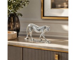 Zilveren Panter Beeld – Luxe Decoratief Dierenbeeld / Luipaard Ornament – Glanzend Zilver – 26x14x5 cm – Modern Woonaccessoire voor Woonkamer, Dressoir, Kast, Hal, Kantoor & Etalage – Stijlvolle Interieur Decoratie