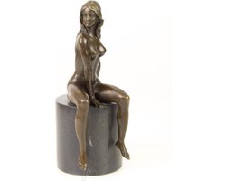 Zittende naakte vrouw - Bronzen beeldje - Sculptuur - 27,3 cm hoog