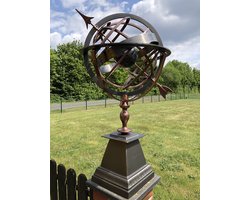 Zonnewijzer messing-koper-alu-groot met als middelpunt aarde, op fraaie metalen voet, compleet met signs en wijzing, TOPSTUK!!