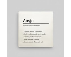 Zusje Definitie Tegel – Grappige Woordenboek Tekst over Zus – Decoratieve Keramische Tegel als Cadeau 15 x 15 cm