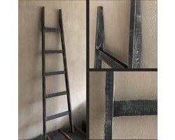 Zwarte 'old look' decoratieladder