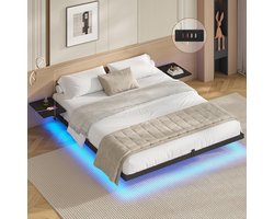 Zwevend Metalen Bed 180x200 cm met LED Verlichting & Oplaadstation – Bedframe met USB Type-C, RGB Licht, Opbergplanken & Lattenbodem – Modern Industrieel Tweepersoonsbed – Zwart