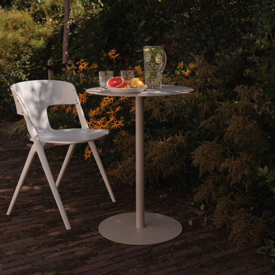 Zuiver Outdoor Bistrotafel 'Snow' 57cm, kleur Brown Rice Zuiver Outdoor Bistrotafel 'Snow' 57cm, kleur Brown Rice afbeelding 1