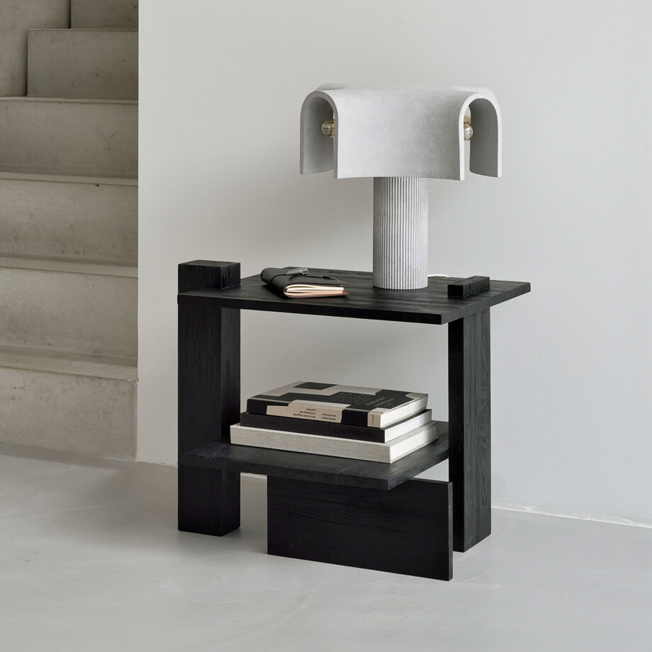 Ethnicraft Bijzettafel 'Abstract' Gevernist Teakhout, 56 x 52cm, kleur Zwart Ethnicraft Bijzettafel 'Abstract' Gevernist Teakhout, 56 x 52cm, kleur Zwart afbeelding 1