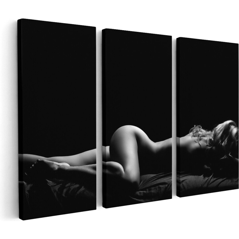 Artaza Canvas Schilderij Drieluik Vrouw Naakt in Bed - Erotiek - Zwart Wit - 150x100 cm - Groot - Wanddecoratie Woonkamer - Schilderijen - Muurdecoratie afbeelding 1