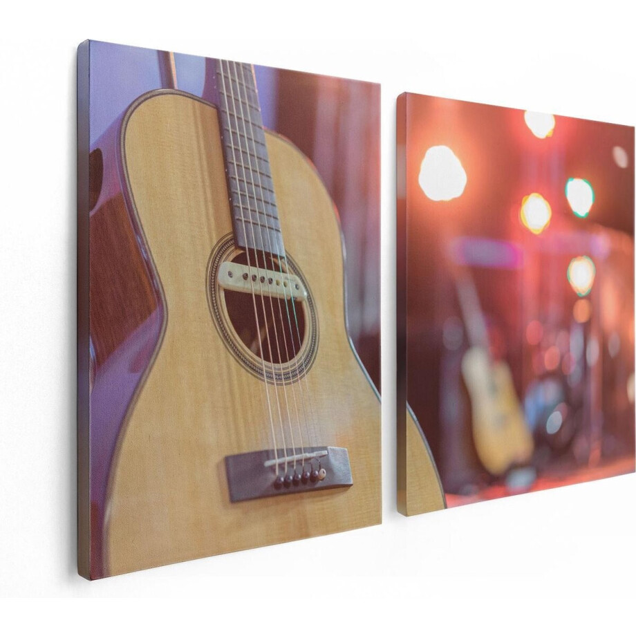 Artaza Canvas Schilderij Tweeluik Gitaar bij het Podium - 120x80 - Foto Op Canvas - Canvas Print afbeelding 1