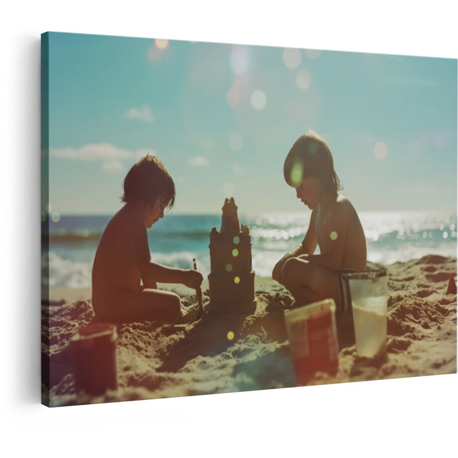 Artaza Canvas Schilderij Twee Kinderen Bouwen Samen een Zandkasteel op een Zonnige Zomerdag aan Zee - 90x60 cm - Wanddecoratie Woonkamer - Schilderijen - Muurdecoratie afbeelding 1