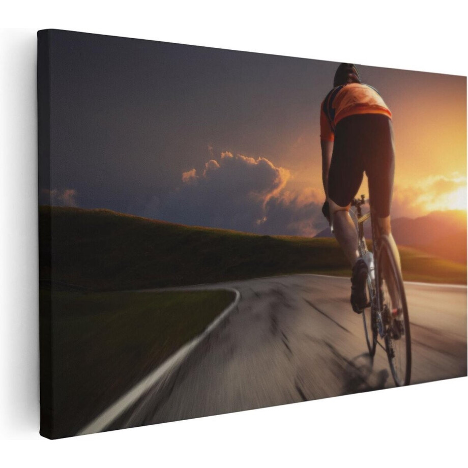Artaza Canvas Schilderij Wielrennen Fietser op de Weg bij Zonsondergang - 120x80 cm - Groot - Wanddecoratie Woonkamer - Schilderijen - Muurdecoratie afbeelding 1