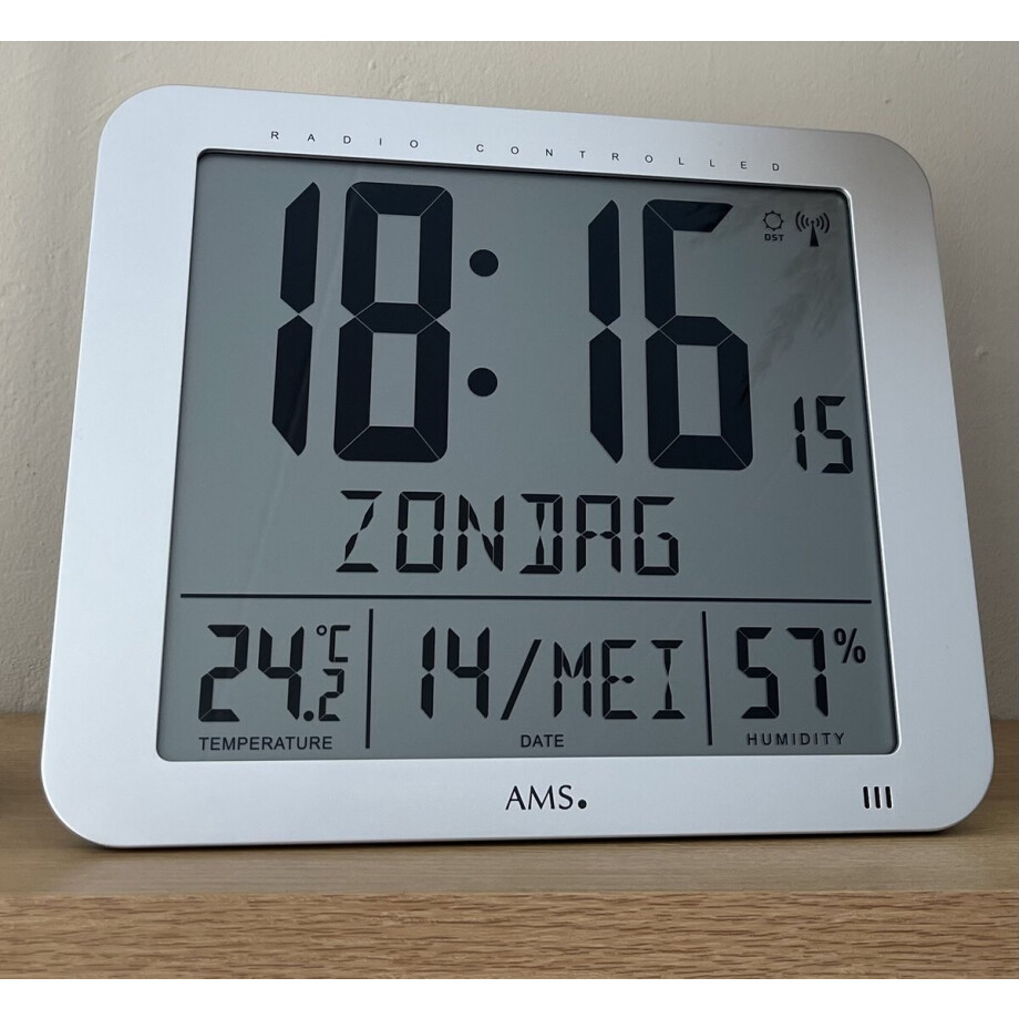 AMS F5884 Digitale Klok - Wandklok - Kunststof - Tafelklok - Radiogestuurde tijdsaanduiding - Temparatuur - Zilverkleurig afbeelding 1