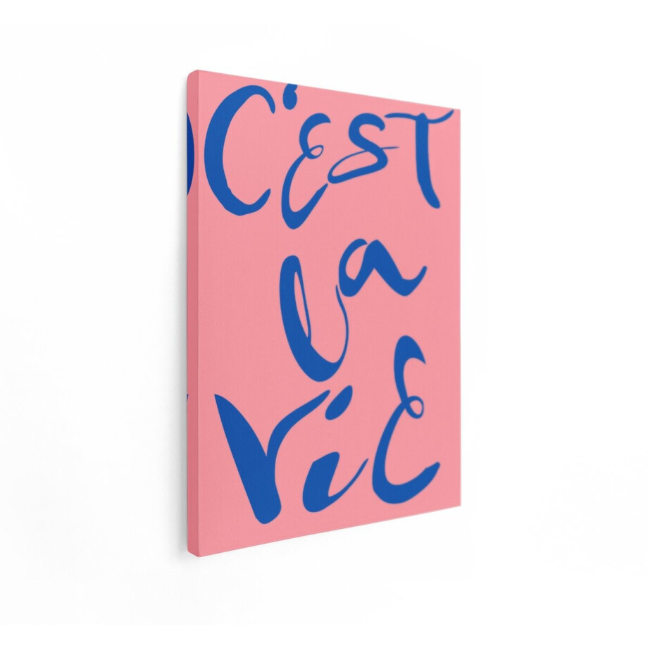 Artaza Canvas Schilderij C'Est La Vie Handlettering in Blauw op een Roze Achtergrond - 30x40 cm - Klein - Wanddecoratie Woonkamer - Schilderijen - Muurdecoratie afbeelding 1