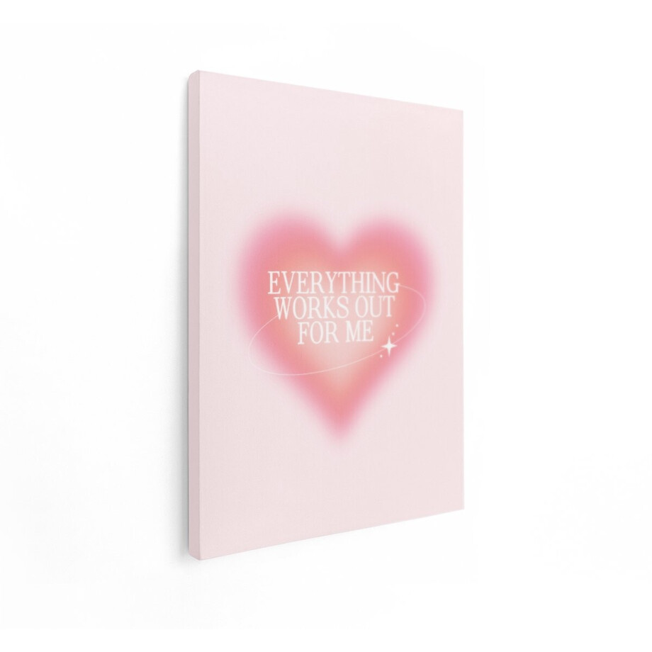 Artaza Canvas Schilderij Tekst Everything Works Out For Me - 60x80 cm - Wanddecoratie Hart - Muurdecoratie Roze Quote - Slaapkamer Decoratie afbeelding 1