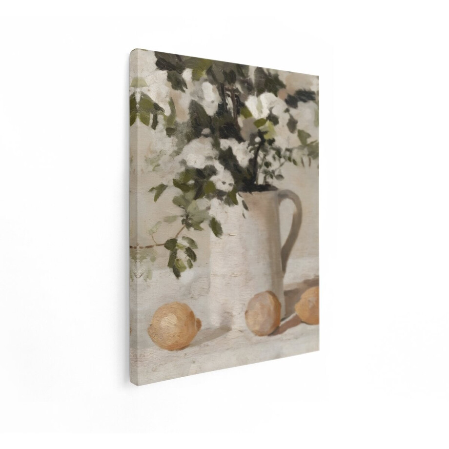 Artaza Canvas Schilderij Stilleven met Witte Bloemen in een Kan en Citroenen op een Tafel - 30x40 cm - Klein - Wanddecoratie Woonkamer - Schilderijen - Muurdecoratie afbeelding 1