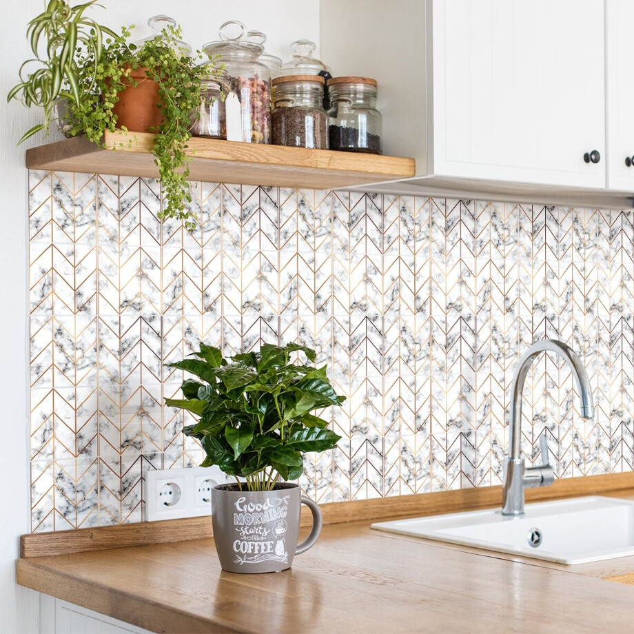 Zelfklevende tegelmuurstickers voor keuken en badkamer - 24 tegelstickers met marmerlook en gouden rand - 24 stickers van 20x20 cm Zelfklevende tegelmuurstickers voor keuken en badkamer - 24 tegelstickers met marmerlook en gouden rand - 24 stickers van 20x20 cm afbeelding 1