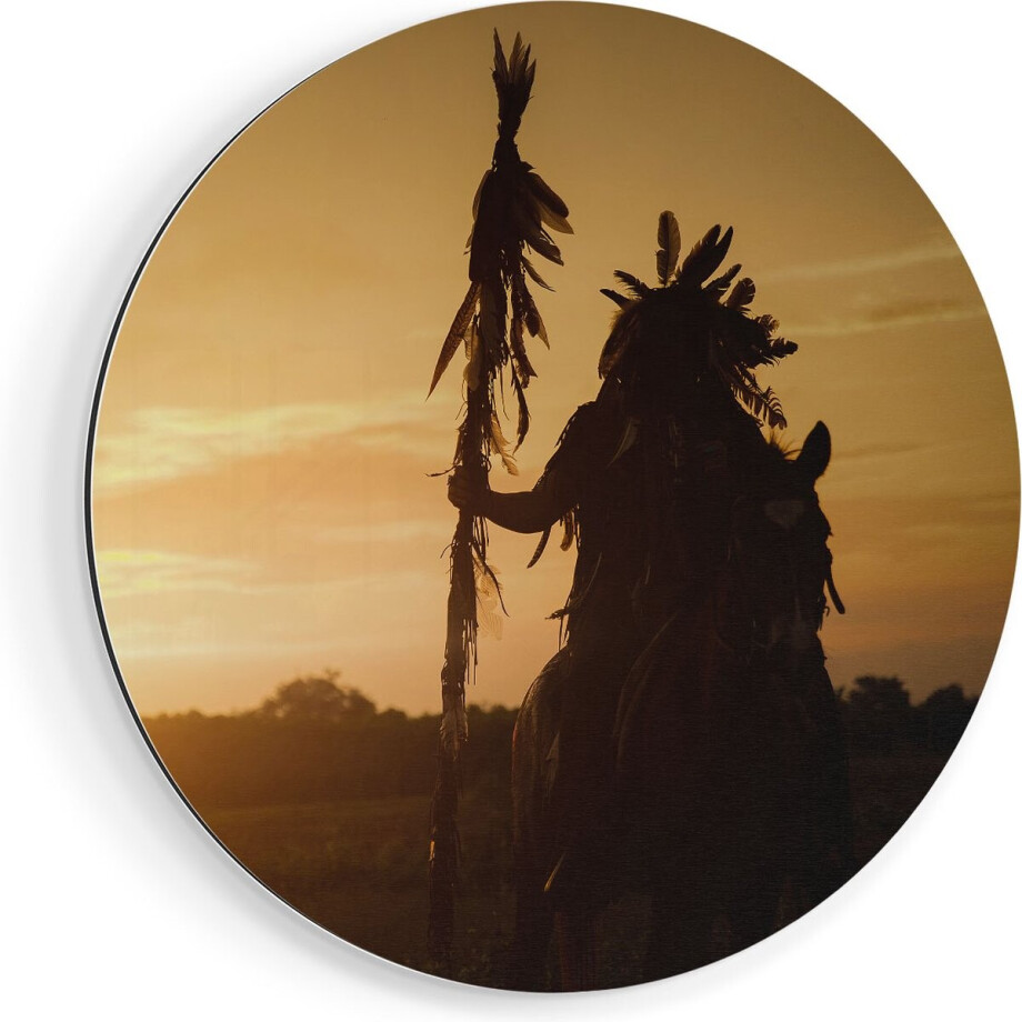 Artaza Dibond Muurcirkel Indiaan met een Speer bij Zonsondergang - Ø 90 cm - Groot - Wandcirkel - Rond Schilderij - Voor Binnen en Buiten afbeelding 1