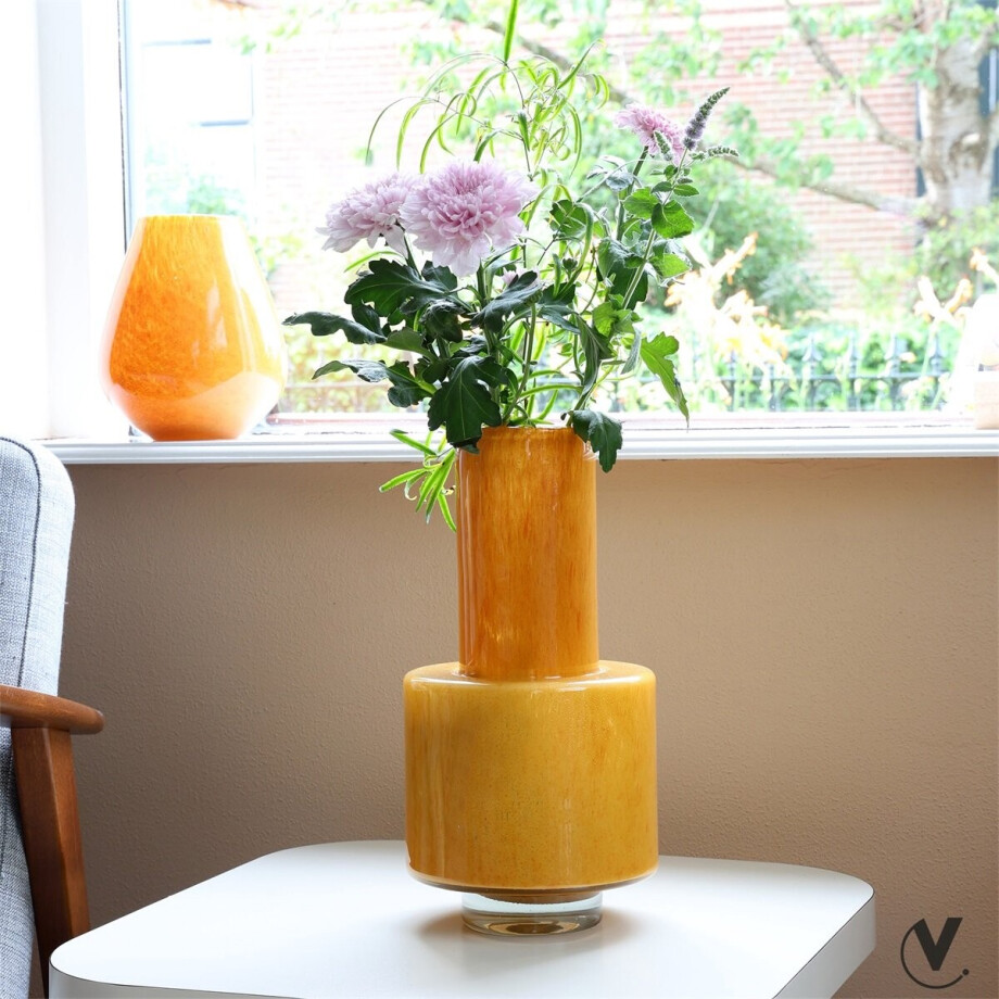 Vaas Volta | Geel - Yellow | Mondgeblazen glas | Ø19 x H36 cm Vaas Volta | Geel - Yellow | Mondgeblazen glas | Ø19 x H36 cm afbeelding 1