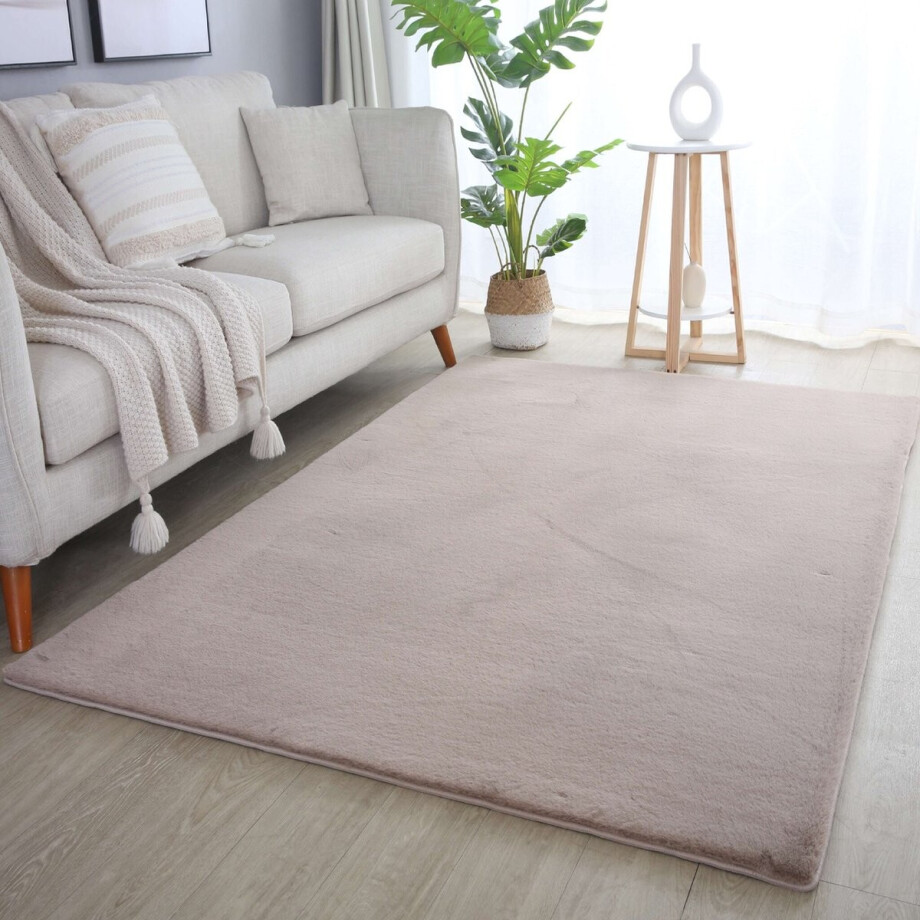 Flycarpets Teresa Hoogpolig Fluffy Vloerkleed - Beige - 140x200 cm Flycarpets Teresa Hoogpolig Fluffy Vloerkleed - Beige - 140x200 cm afbeelding 1