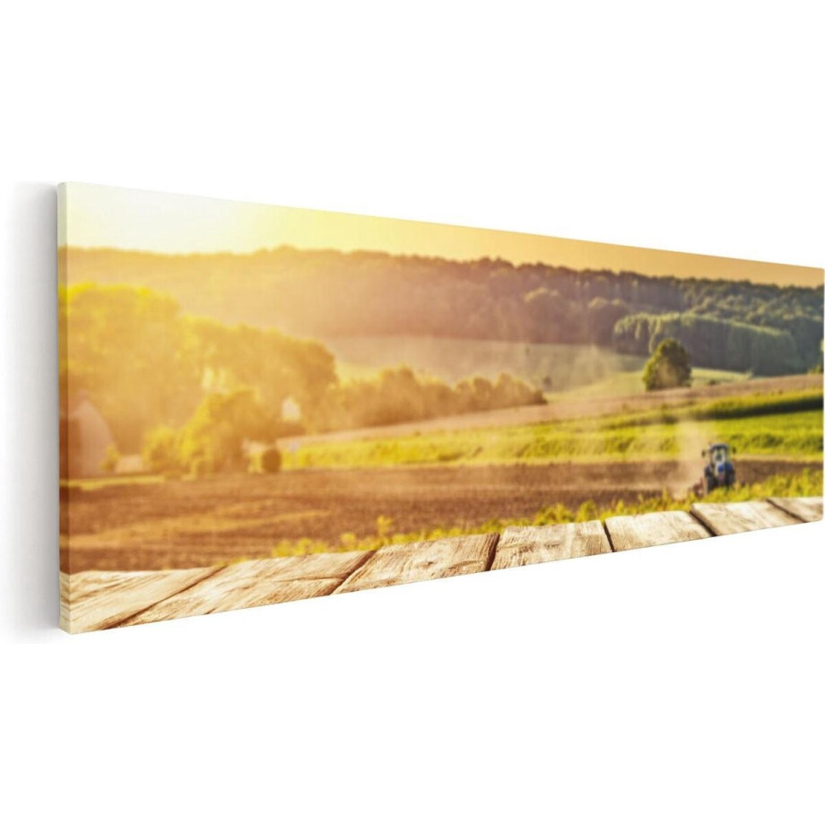 Artaza Canvas Schilderij Tractor in het Veld met Houten Planken - 120x40 - Groot - Foto Op Canvas - Canvas Print afbeelding 1