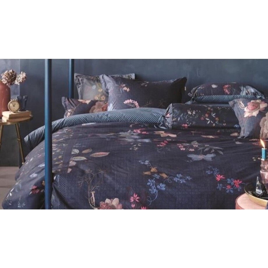 Pip Studio Tokyo Bouquet dekbedovertrek - Tweepersoons - 200x200/220 - Donker Blauw Pip Studio Tokyo Bouquet dekbedovertrek - Tweepersoons - 200x200/220 - Donker Blauw afbeelding 1