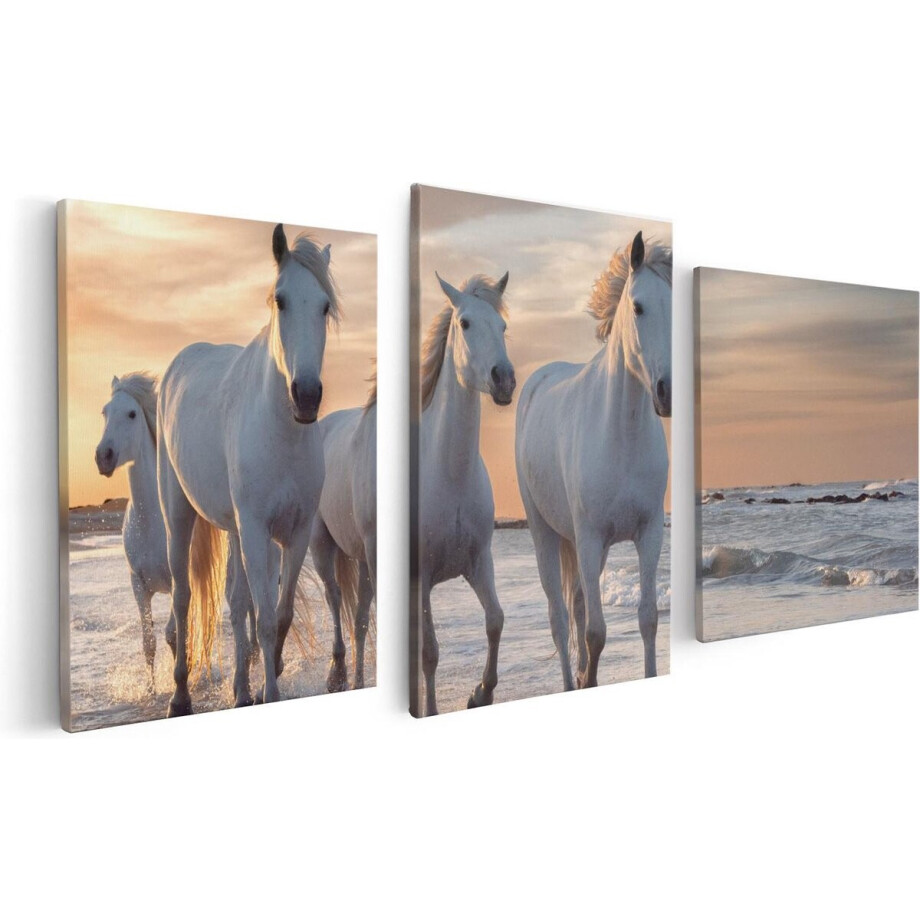 Artaza Canvas Schilderij Drieluik Witte Paarden Op Het Strand Bij Water - 120x60 - Foto Op Canvas - Canvas Print afbeelding 1