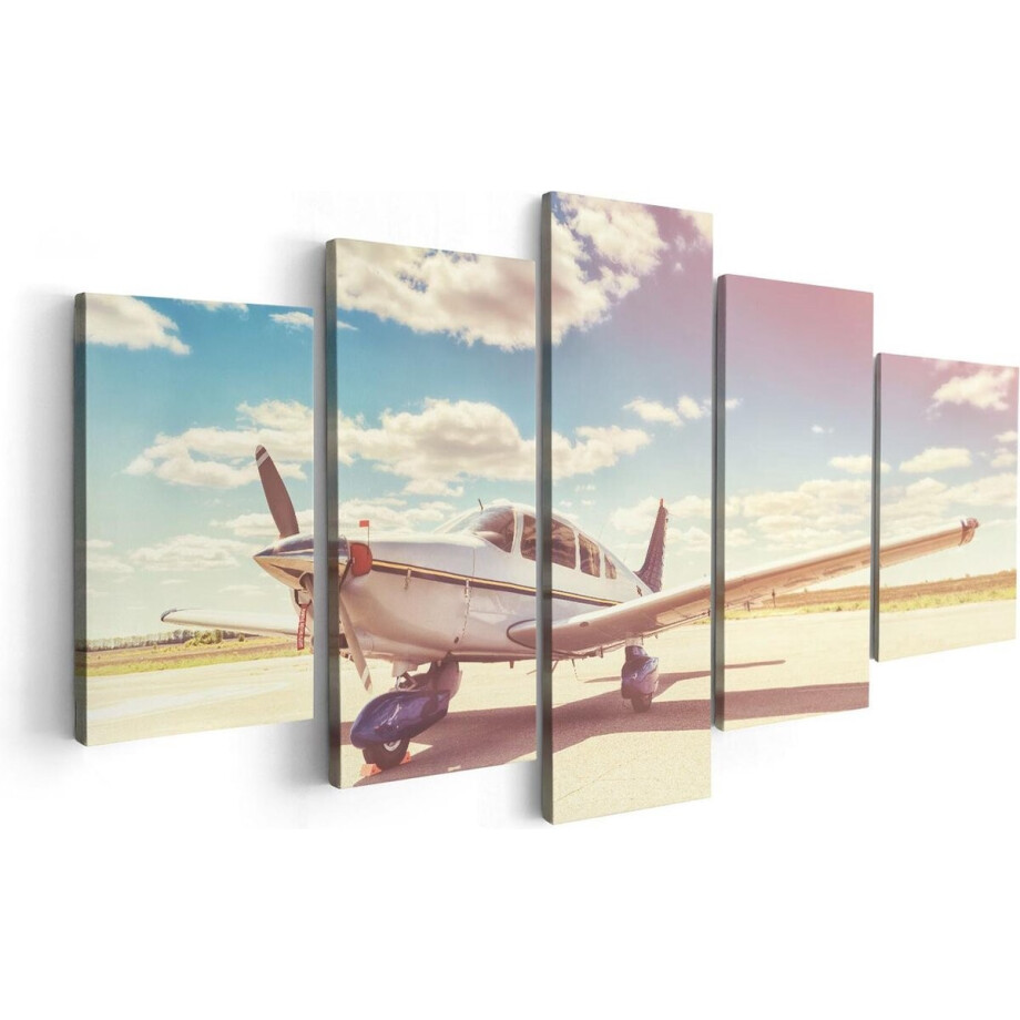 Artaza Canvas Schilderij Vijfluik Gelande Vliegtuig Op De Luchthaven - 100x50 - Foto Op Canvas - Canvas Print afbeelding 1