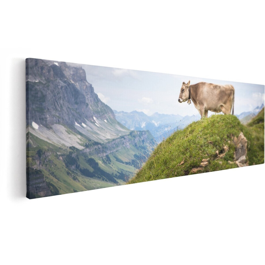 Artaza Canvas Schilderij Koe In De Bergen - 150x50 cm - Groot - Wanddecoratie Woonkamer - Schilderijen - Muurdecoratie afbeelding 1
