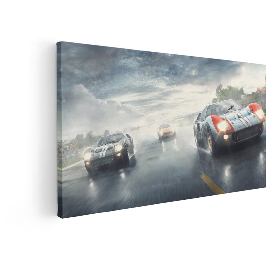 Artaza Canvas Schilderij Klassieke Raceauto'S Racen op een Nat Circuit onder een Dramatische Hemel - 80x40 cm - Wanddecoratie Woonkamer - Schilderijen - Muurdecoratie afbeelding 1