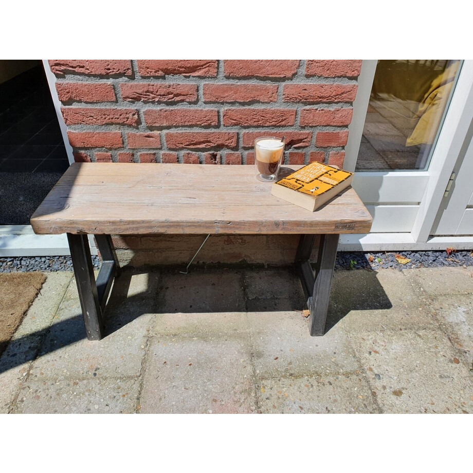 Maikku | Klein bankje | 80cm breed | Steigerhout | Stalen onderstel Maikku | Klein bankje | 80cm breed | Steigerhout | Stalen onderstel afbeelding 1