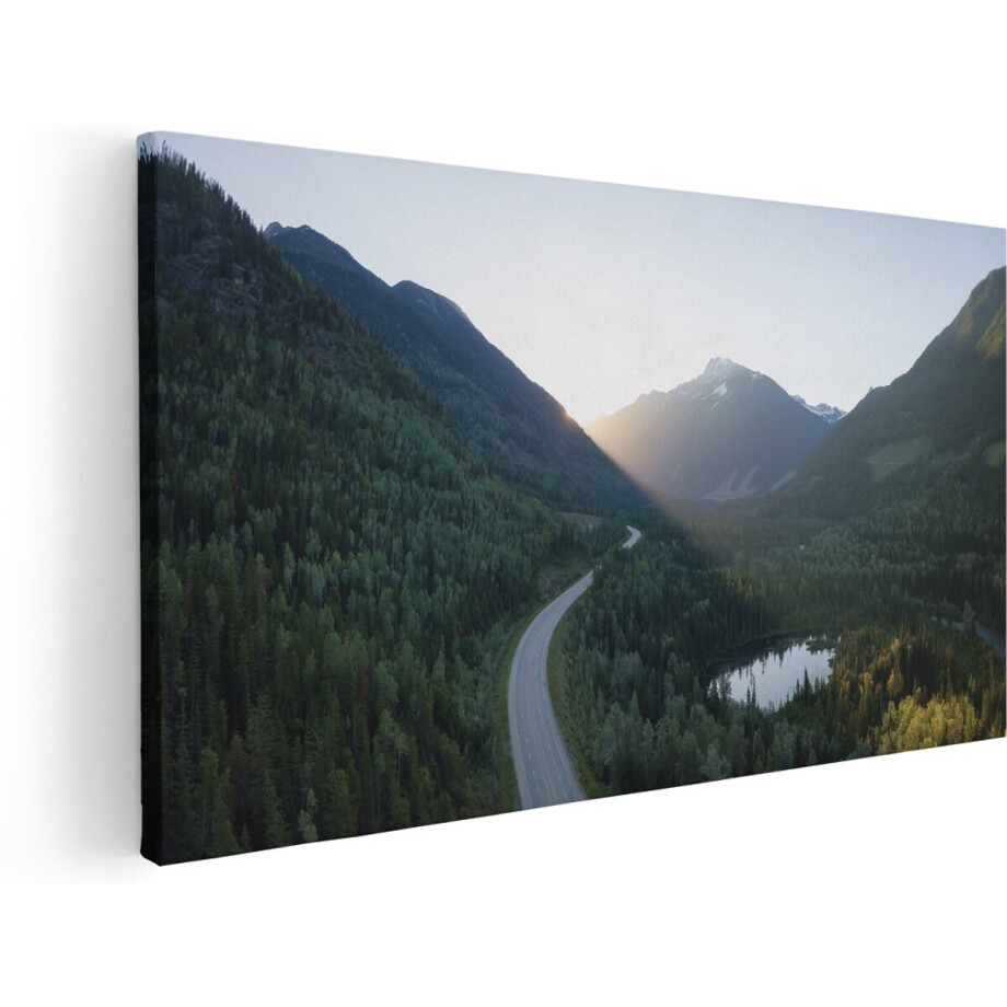 Artaza Canvas Schilderij Weg Door Het Bergen Landschap - 160x80 cm - Groot - Wanddecoratie Woonkamer - Schilderijen - Muurdecoratie afbeelding 1