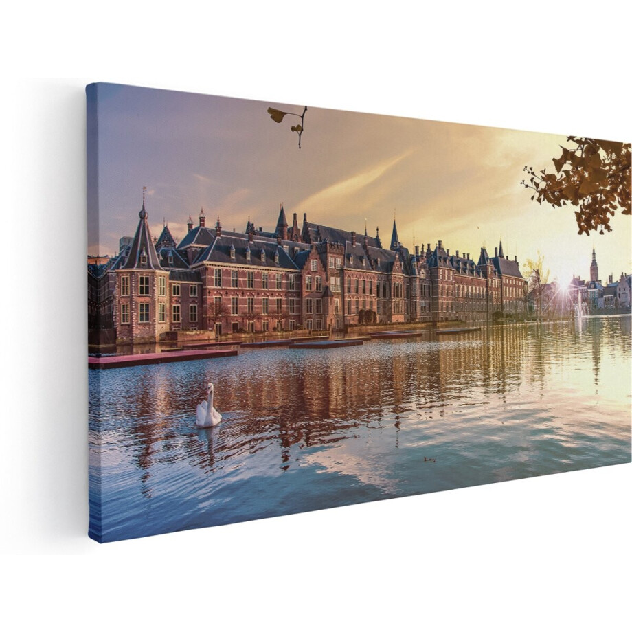 Artaza Canvas Schilderij Binnenhof Gebouw in Den Haag - 160x80 cm - Groot - Wanddecoratie Woonkamer - Schilderijen - Muurdecoratie afbeelding 1