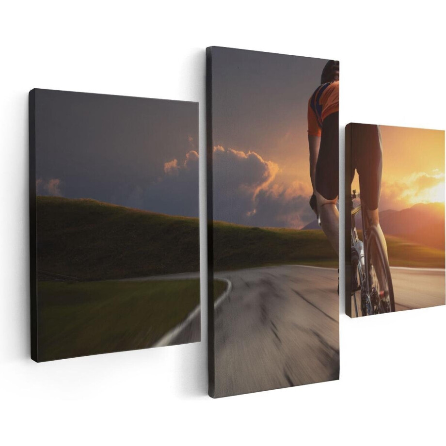 Artaza Canvas Schilderij Drieluik Wielrennen Fietser op de Weg bij Zonsondergang - 90x60 - Foto Op Canvas - Canvas Print Artaza Canvas Schilderij Drieluik Wielrennen Fietser op de Weg bij Zonsondergang - 90x60 - Foto Op Canvas - Canvas Print afbeelding 1