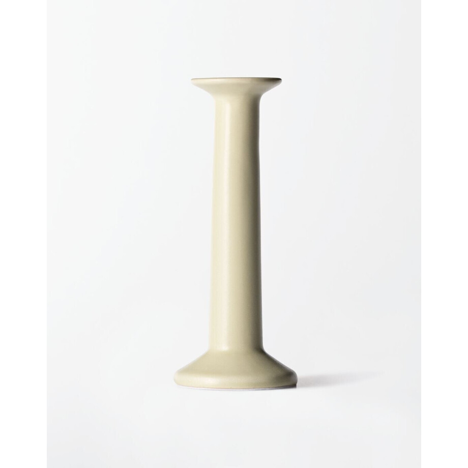 HEMA HEMA Kandelaar ⌀8x20cm Zwier Keramiek Wit (wit) HEMA HEMA Kandelaar ⌀8x20cm Zwier Keramiek Wit (wit) afbeelding 1