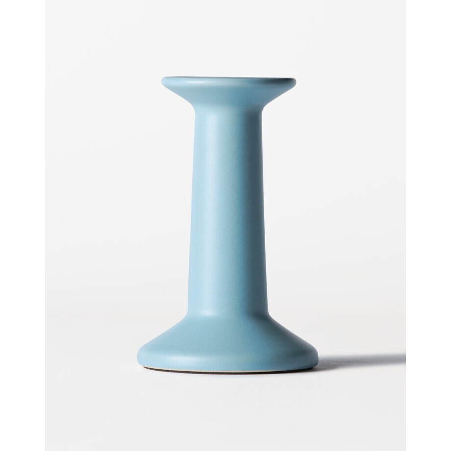 HEMA HEMA Kandelaar ⌀8x12cm Zwier Keramiek Blauw (blauw) HEMA HEMA Kandelaar ⌀8x12cm Zwier Keramiek Blauw (blauw) afbeelding 1