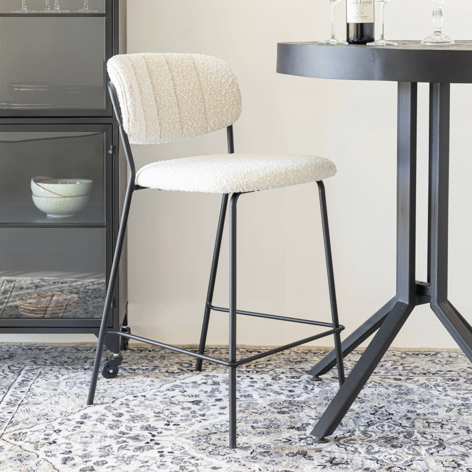 ZILT Barstoel 'Maris' Bouclé, kleur Crème (zithoogte 65cm) ZILT Barstoel 'Maris' Bouclé, kleur Crème (zithoogte 65cm) afbeelding 1