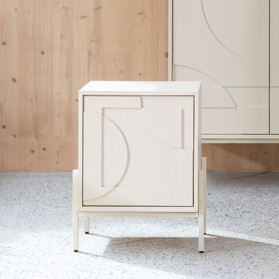 Zuiver Nachtkastje 'Faces' Eikenhout, 45 x 35cm Zuiver Nachtkastje 'Faces' Eikenhout, 45 x 35cm afbeelding