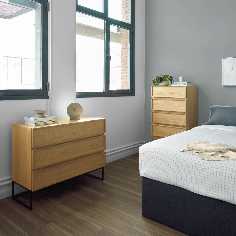 Kave Home Ladekast 'Taiana' Eikenhout, 100 x 78cm Kave Home Ladekast 'Taiana' Eikenhout, 100 x 78cm afbeelding