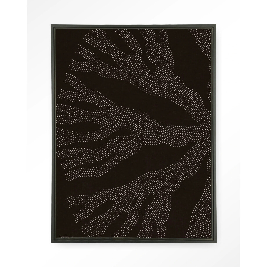 Urban Cotton Wandkleed 'Circle Dark' 80 x 110cm in Floating Frame - black Urban Cotton Wandkleed 'Circle Dark' 80 x 110cm in Floating Frame - black afbeelding