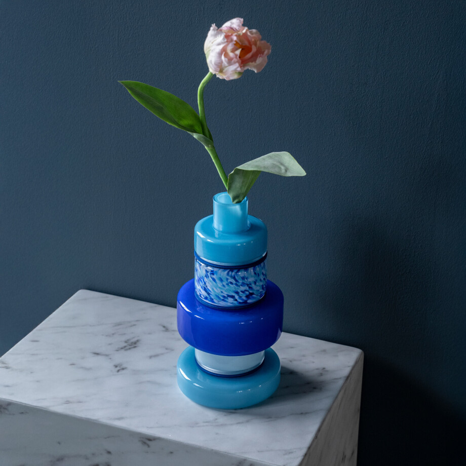 By-Boo Vaas 'Golas' Mondgeblazen glas, kleur Blauw By-Boo Vaas 'Golas' Mondgeblazen glas, kleur Blauw afbeelding 1