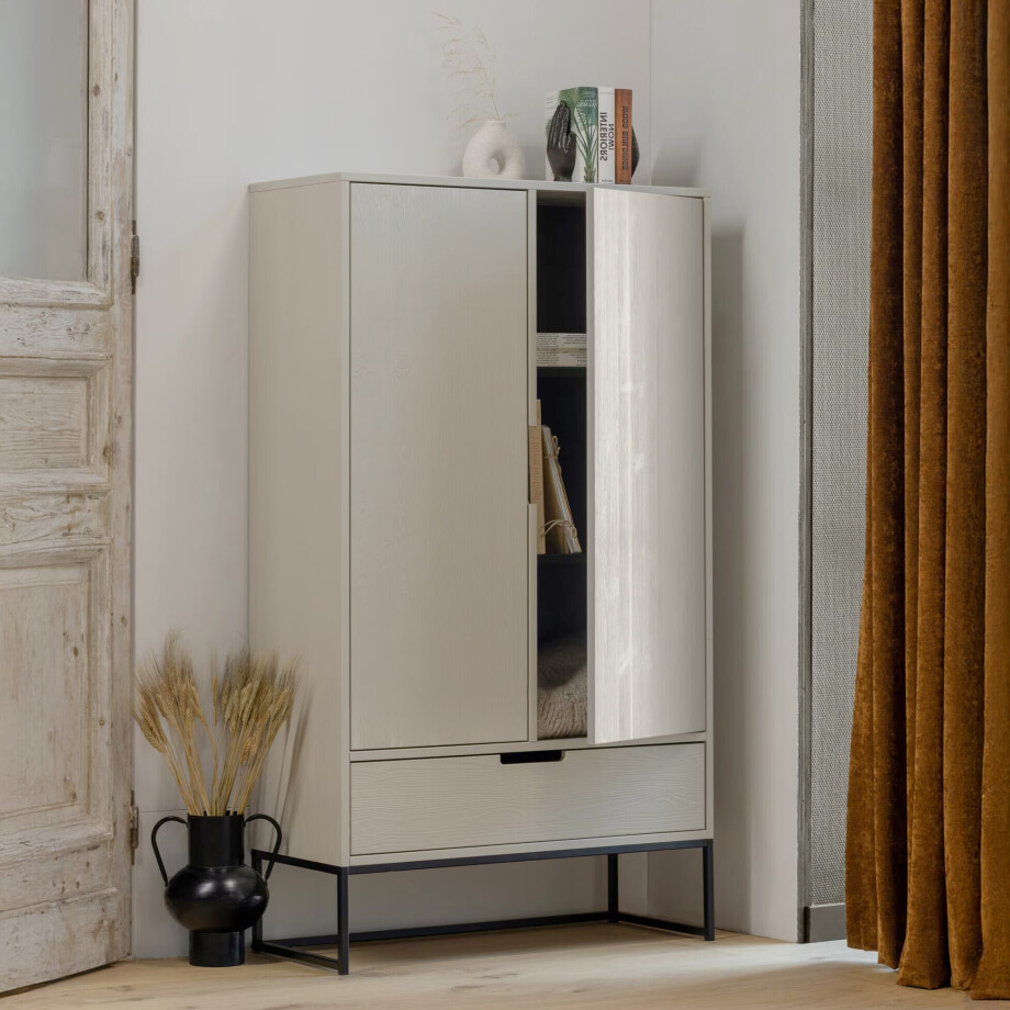 WOOOD Opbergkast 'Silas' Grenen, 149 x 85cm, kleur Dust WOOOD Opbergkast 'Silas' Grenen, 149 x 85cm, kleur Dust afbeelding 1