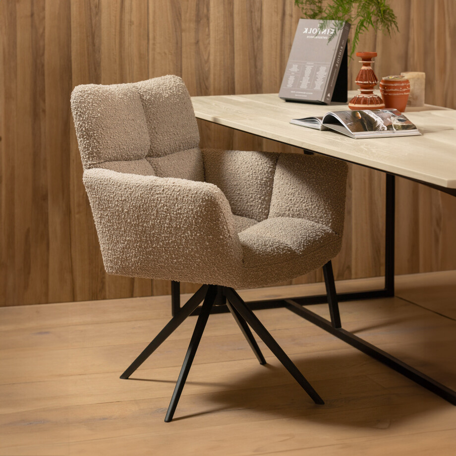 WOOOD Draaibare Eetkamerstoel 'Vinny' Bouclé met armleuning, kleur Zand WOOOD Draaibare Eetkamerstoel 'Vinny' Bouclé met armleuning, kleur Zand afbeelding 1