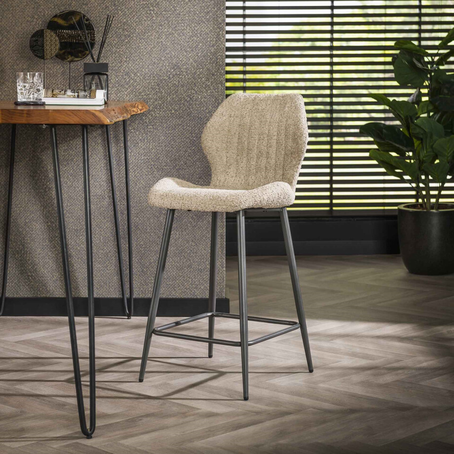 LifestyleFurn Barstoel 'Taneeka' Bouclé, kleur Zand (zithoogte 67cm) LifestyleFurn Barstoel 'Taneeka' Bouclé, kleur Zand (zithoogte 67cm) afbeelding 1
