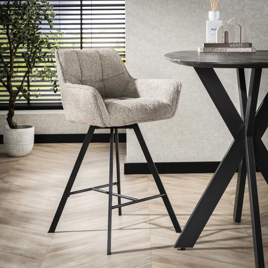 LifestyleFurn Draaibare Barstoel 'Thandie' Bouclé (zithoogte 69cm), kleur Zand LifestyleFurn Draaibare Barstoel 'Thandie' Bouclé (zithoogte 69cm), kleur Zand afbeelding 1