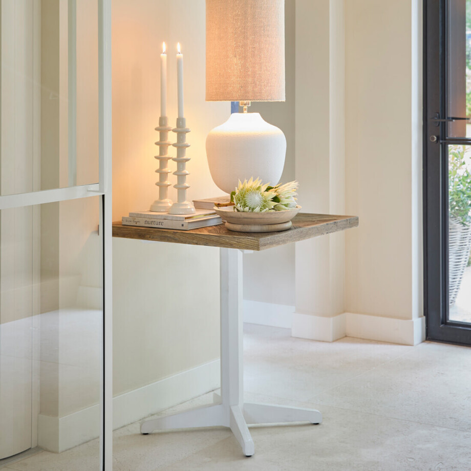 Rivièra Maison Bistrotafel 'Chateau Chassigny' Eikenhout en populierenhout, 70 x 70cm Rivièra Maison Bistrotafel 'Chateau Chassigny' Eikenhout en populierenhout, 70 x 70cm afbeelding