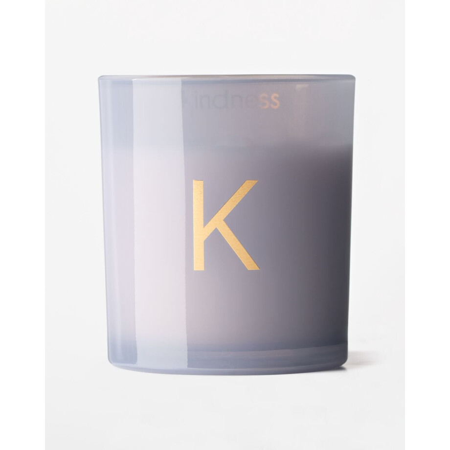 HEMA HEMA Kaars In Glas ⌀8x9cm Letter K (lichtblauw) HEMA HEMA Kaars In Glas ⌀8x9cm Letter K (lichtblauw) afbeelding 1
