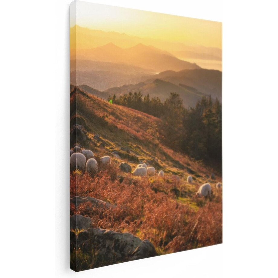 Artaza Canvas Schilderij Schapen - 60x80 cm - Wanddecoratie Landschap - Muurdecoratie Bergen - Schilderij Zonsondergang - Kamer Accessoires afbeelding 1