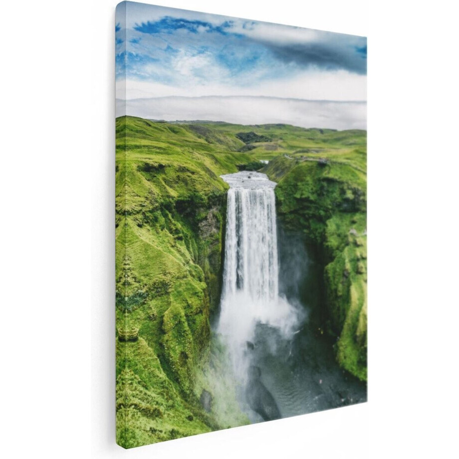 Artaza Canvas Schilderij Waterval In Het Groene Landschap - 60x80 cm - Wanddecoratie Woonkamer - Schilderijen - Muurdecoratie afbeelding 1
